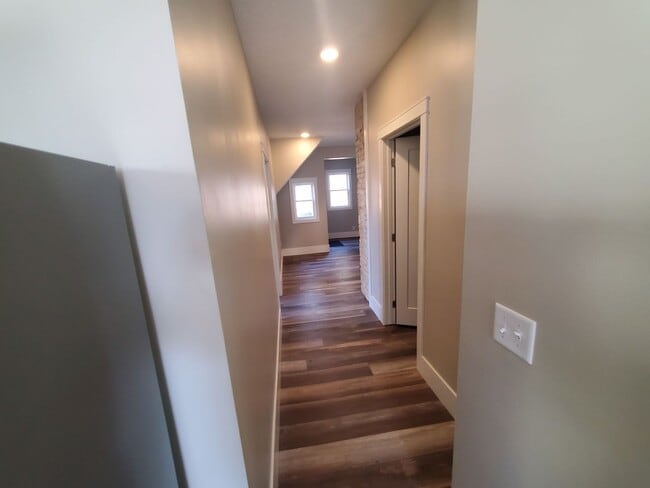 Building Photo - 1719 E 5th St