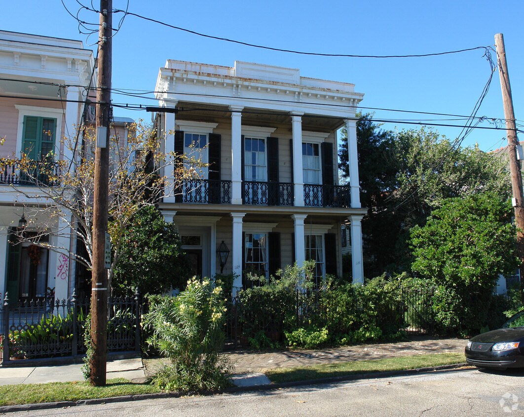 Foto principal - 1124 Jackson Ave