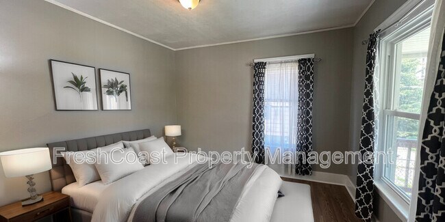 Foto del edificio - 3418 Mapledale Ave