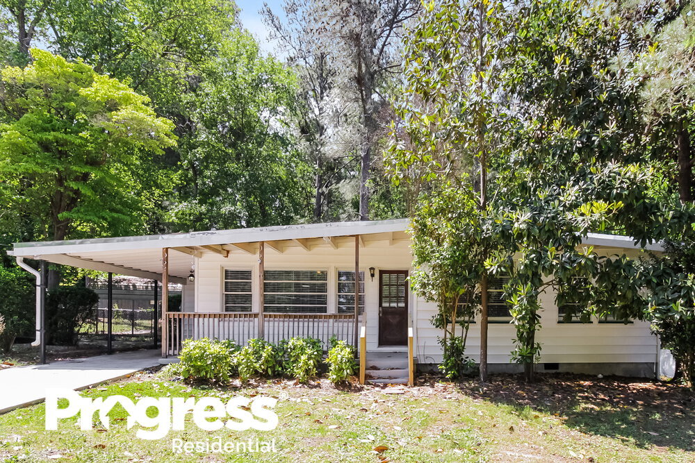Primary Photo - 379 Hilltop Cir
