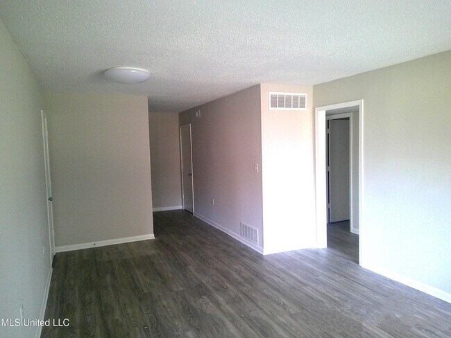 Foto del edificio - 433 Meadowlark Dr