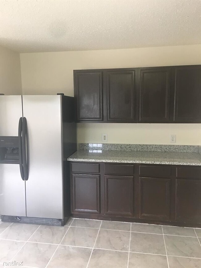 Building Photo - 4 br, 2.5 bath House - 2956 Volturno Dr