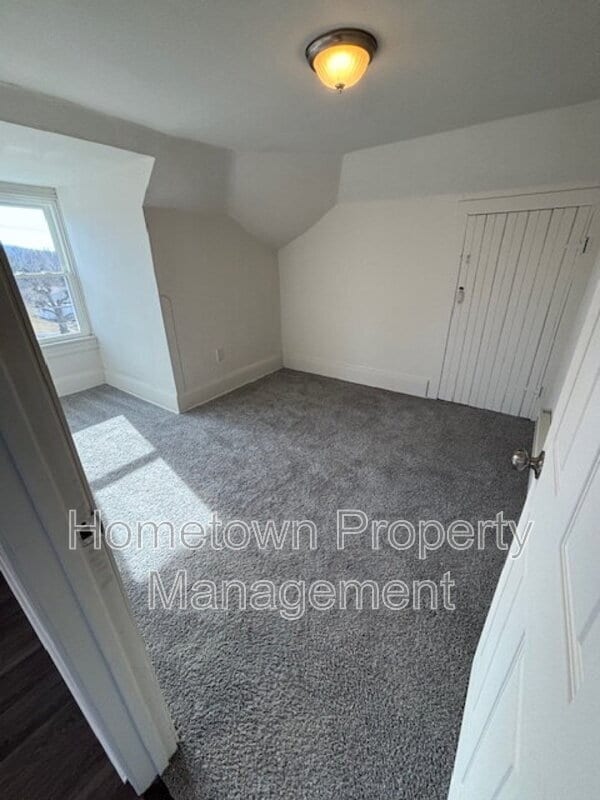 Building Photo - 71 Main St