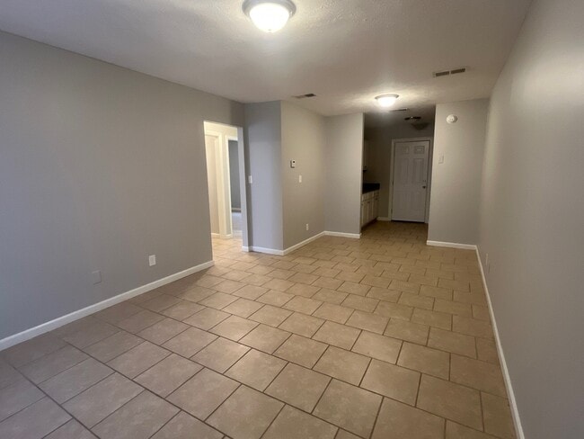 Building Photo - 17 Tricia Cv