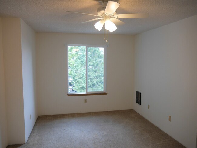 Building Photo - 13717 Linden Ave N