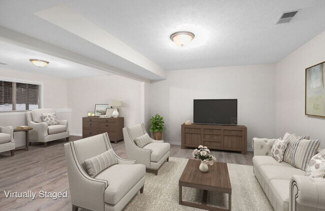 Building Photo - Spacious Duplex for Lease - 4 Bedrooms 2 F...