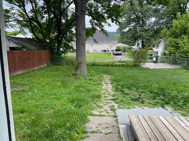 Building Photo - 219 E Springdale Ave