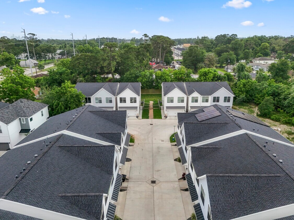 Foto del edificio - 6405 Highland Pine Ln