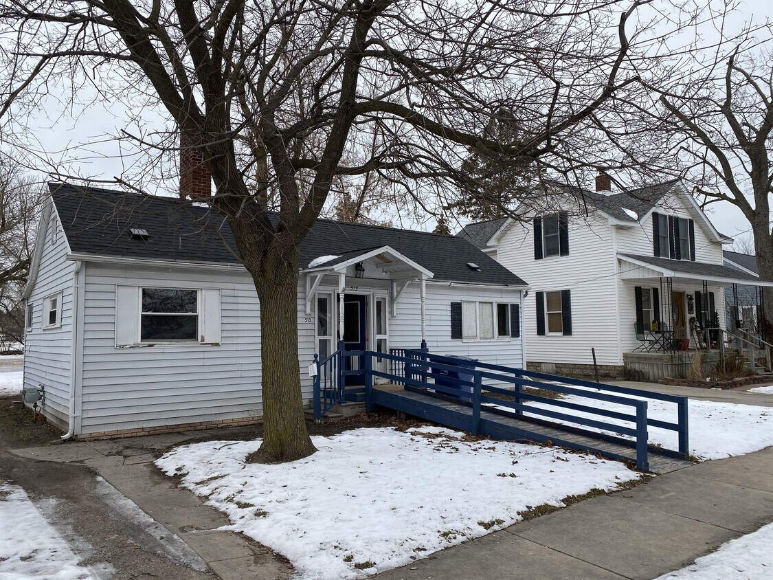 513 Smith St, Bay City, MI 48706 House Rental in Bay City, MI