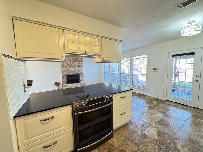 Building Photo - 221 Stowaway Cove