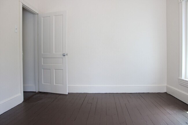 Foto del edificio - 118 W Main St