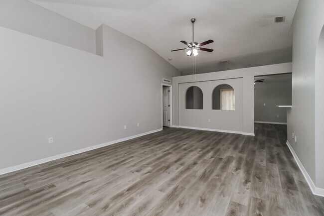 Foto del edificio - 932 Vanderbilt Dr