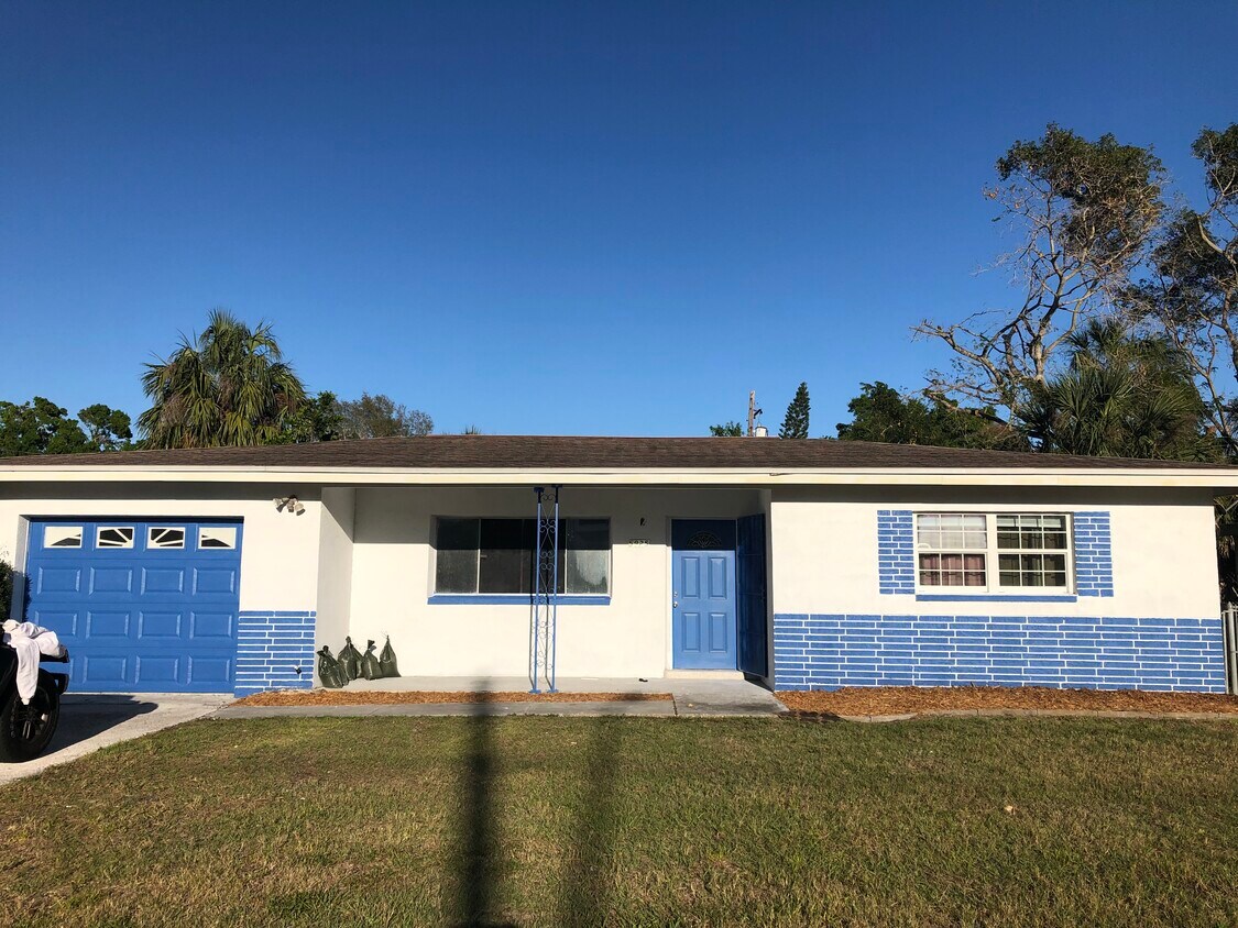 Foto principal - 5925 1st St NE