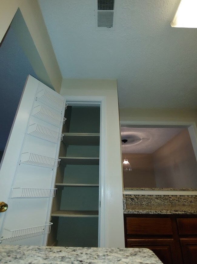 Foto del edificio - 10129 Oakton Terrace Rd