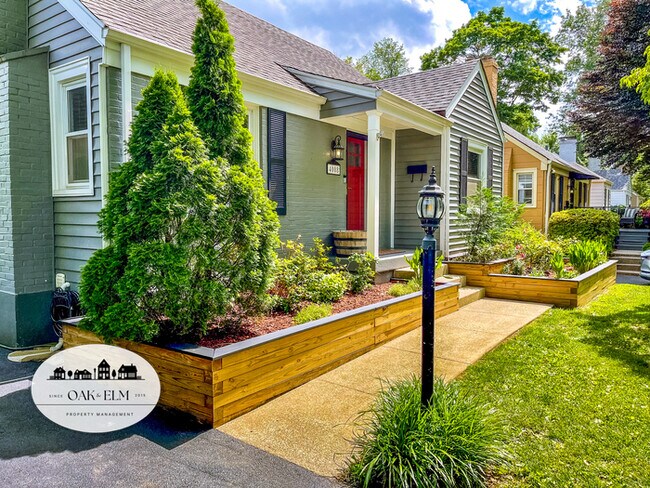 Building Photo - Beautifully updated 4 bedroom, 3 full bath...