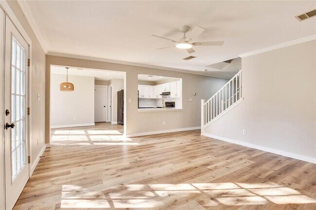 Building Photo - 1201 Del Roy Dr