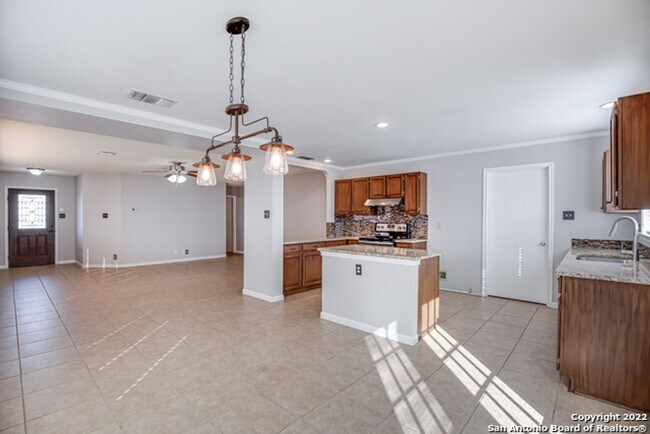 Foto del edificio - *COMING SOON* Beautiful 3 Bedroom Home with Granite Countertops & Large Backyard