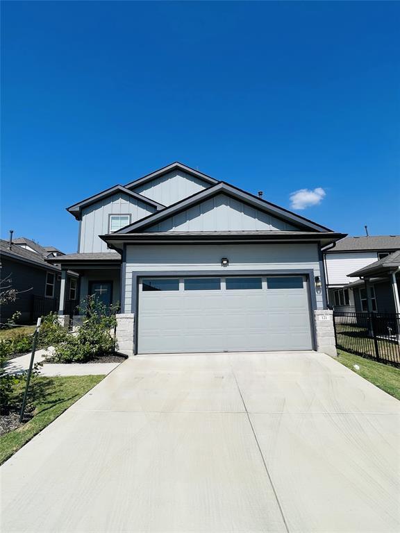 Foto del edificio - 121 Merrick Rd