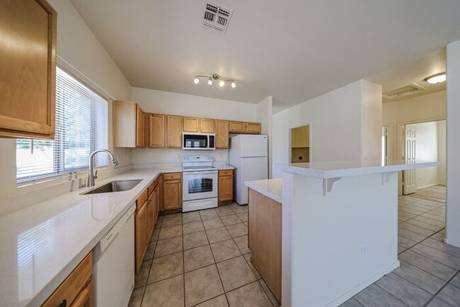 Building Photo - Stylish 4BD , 2 BA Home with Remodeled Bac...