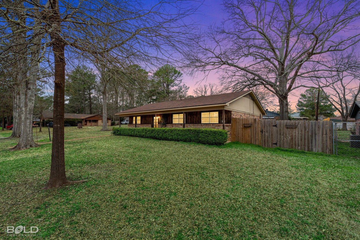 Foto principal - Check Out this 3 bed 2 bath in Bossier!!