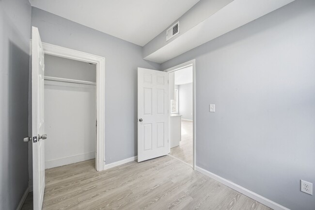 Building Photo - 156 Butler St