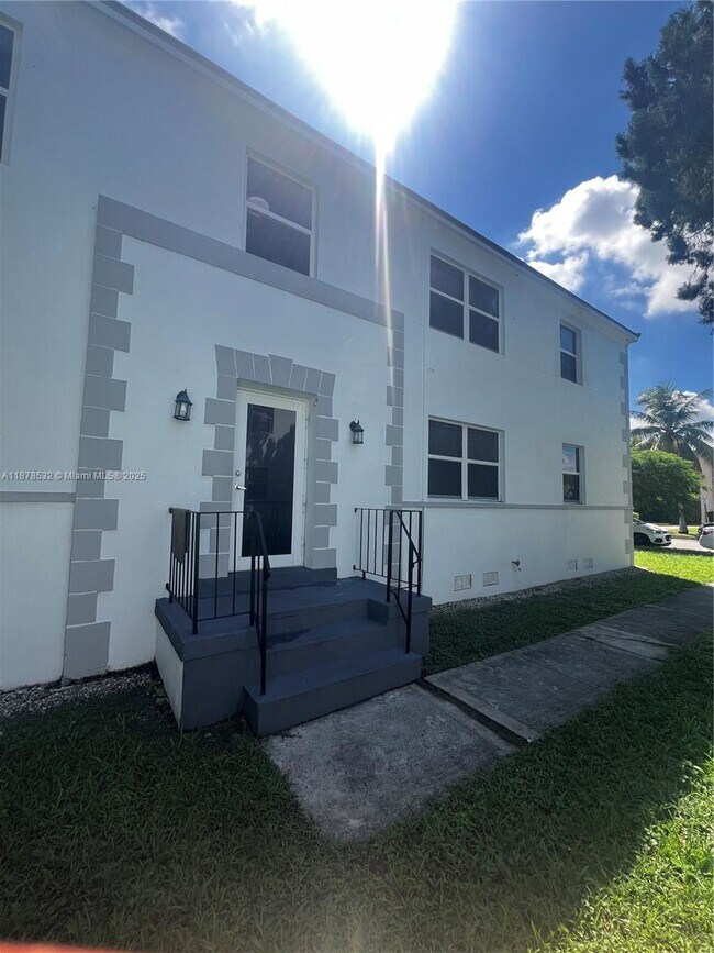 Building Photo - 11 Sidonia Ave
