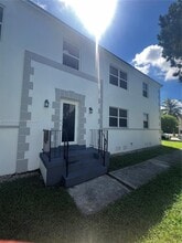 Building Photo - 11 Sidonia Ave
