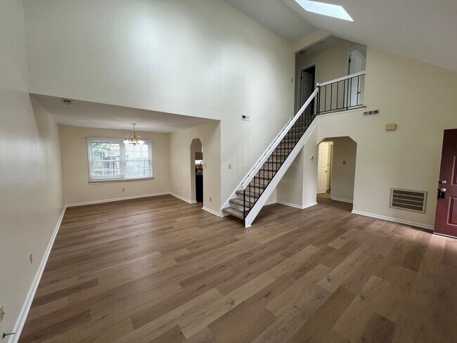 Building Photo - Nice corner lot home in Salem Lakes