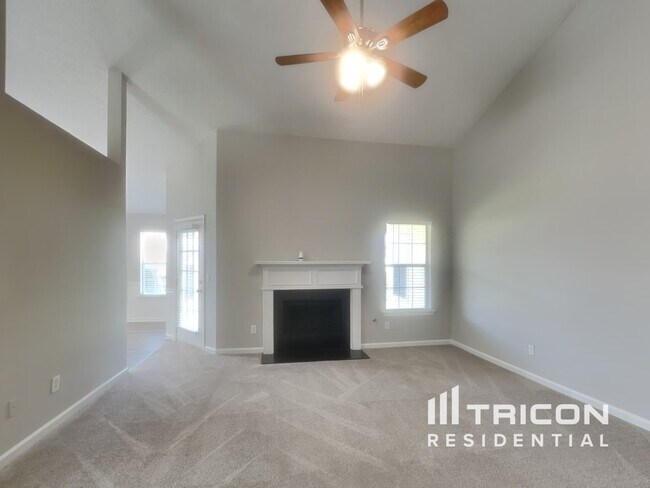 Building Photo - 1469 Buckingham Pl