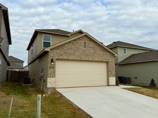 Building Photo - 4 Bedrooms, 2.5 Bathroom house with a huge back yard in New Braunfels!