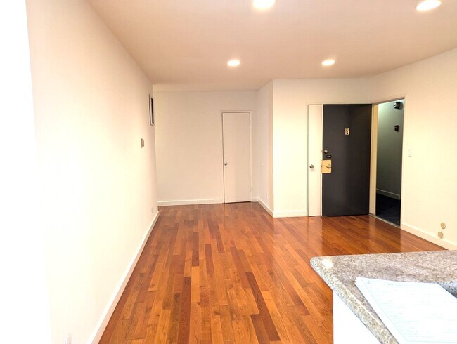 Foto del edificio - 1533 Hi Point St