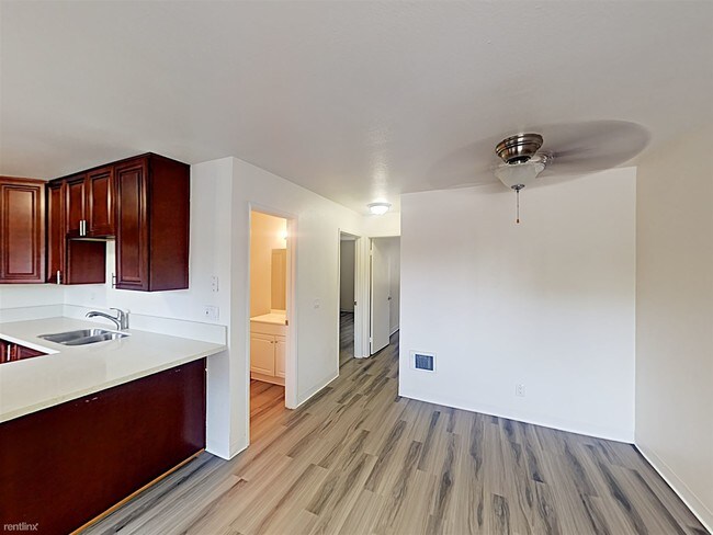 Building Photo - 4960 Auburn Dr