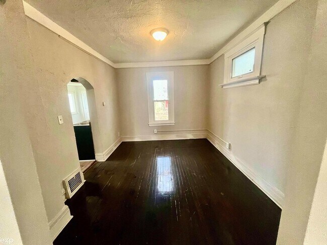 Foto del edificio - 13 E Glenwood Ave