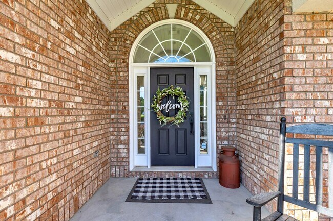 Building Photo - Gorgeously Updated 4 Bed/3.5 Bath in Tranq...