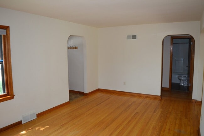 Building Photo - 7014 University Ave