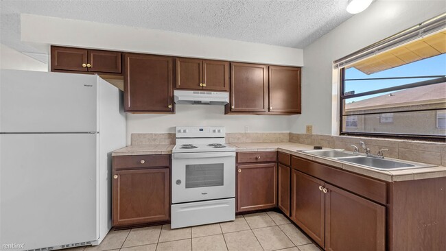 Building Photo - 2 br, 1 bath Duplex - 1236 Josephine Street
