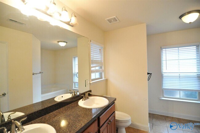 Foto del edificio - 106 Crystal Pond Ct NW