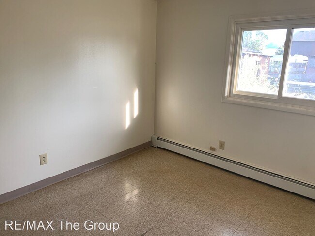 Building Photo - 2 br, 1 bath House - 1169 N Elma