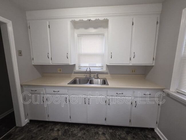 Foto del edificio - 530 Mayfair Blvd