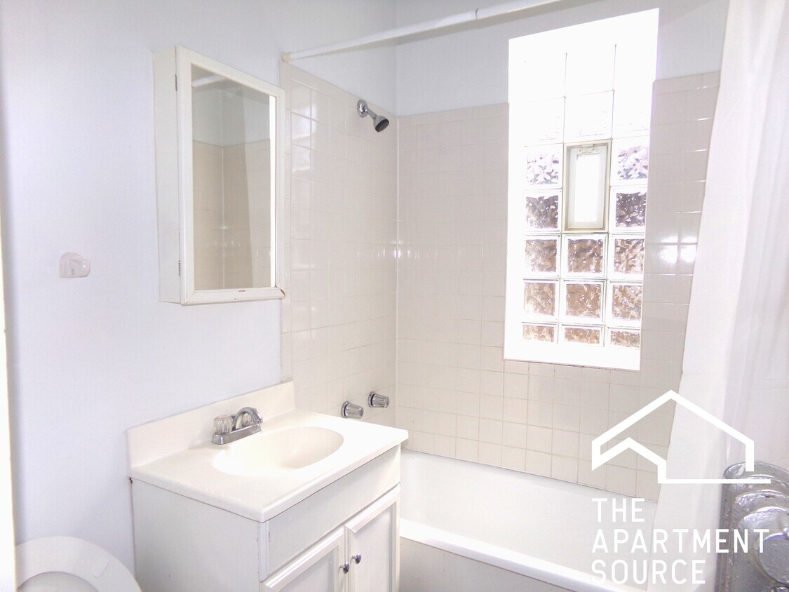 Foto del edificio - 6916 N Lakewood Ave