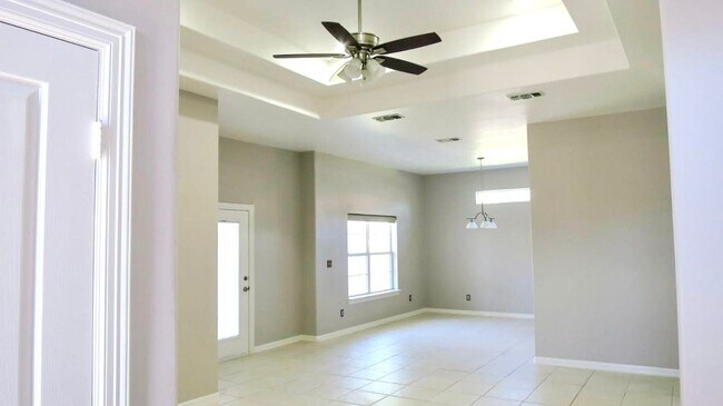Foto del edificio - 4704 Date Palm Ave