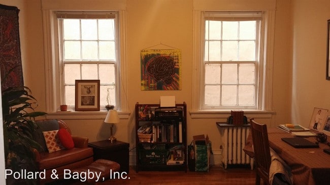 Building Photo - 905 N Belmont Ave