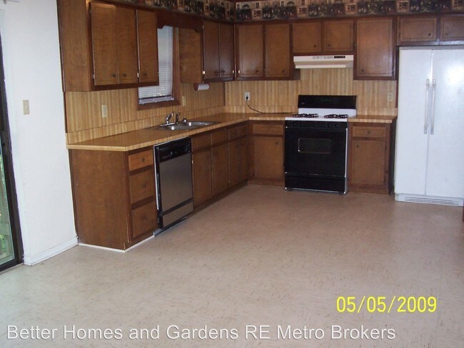 Building Photo - 2158 Wells Dr SE