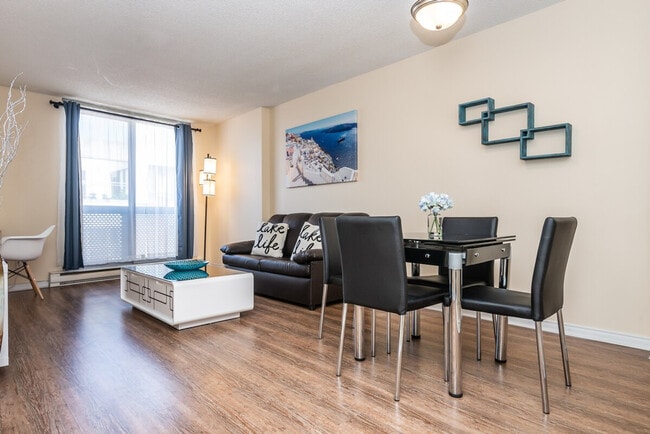 Building Photo - 1121 Rue De Bullion