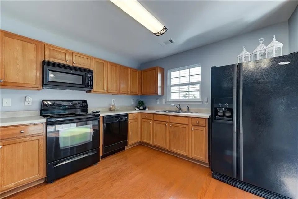 Building Photo - 2820 Mayfair Dr
