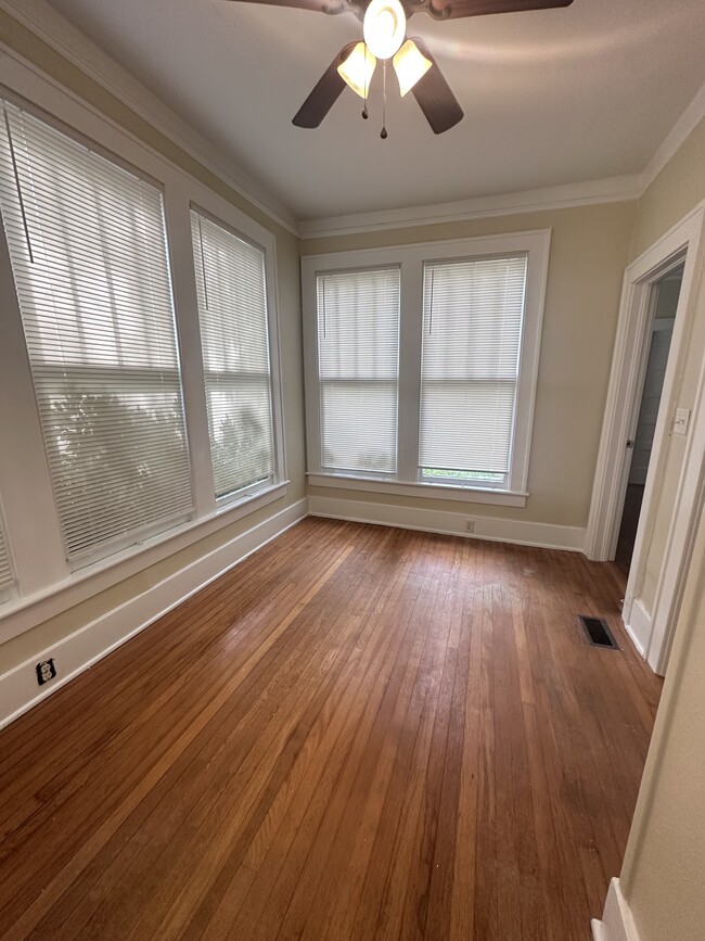 Building Photo - 441 E 49th St