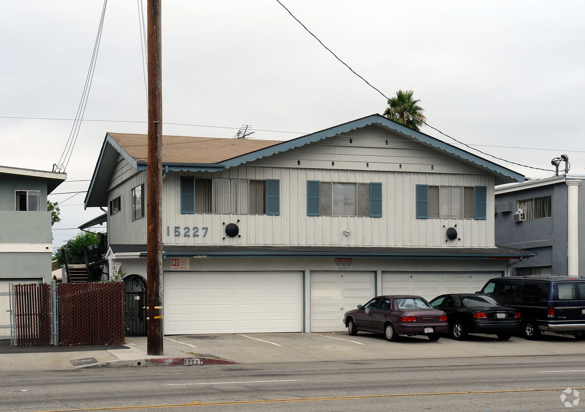 Building Photo - 15227 Prairie Ave