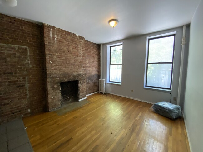 Foto del edificio - 447 W 37th St