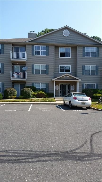 Building Photo - 924 Pine Valley Ct