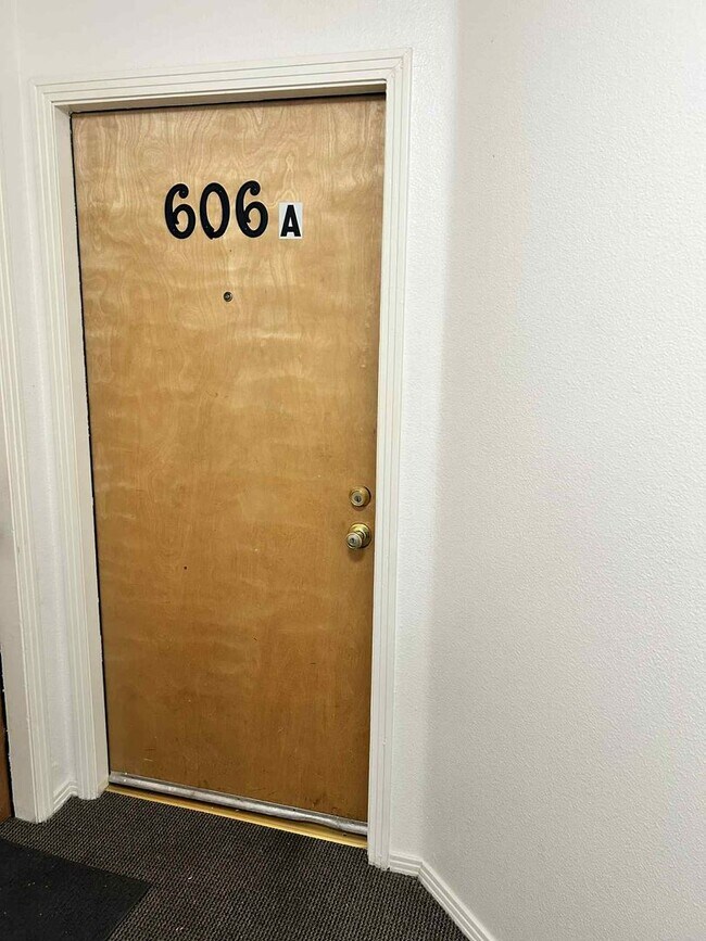 Foto del edificio - Perfect 1 bedroom 1 bath 6th & Hays Downto...
